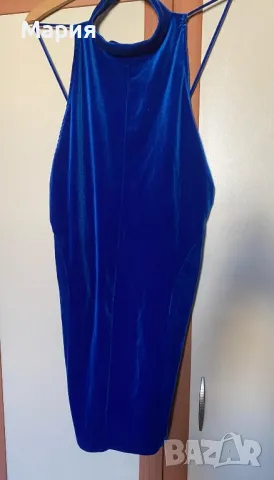 Дамска рокля с гол гръб 
