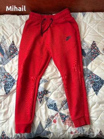 Анцунг Nike tech fleece червен, снимка 1 - Детски панталони и дънки - 44911262