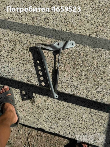 Комплект дясна панта на преден капак на Ауди Audi A8 H4 D4 само за 40лв. 4h0823302d 4h0823359d