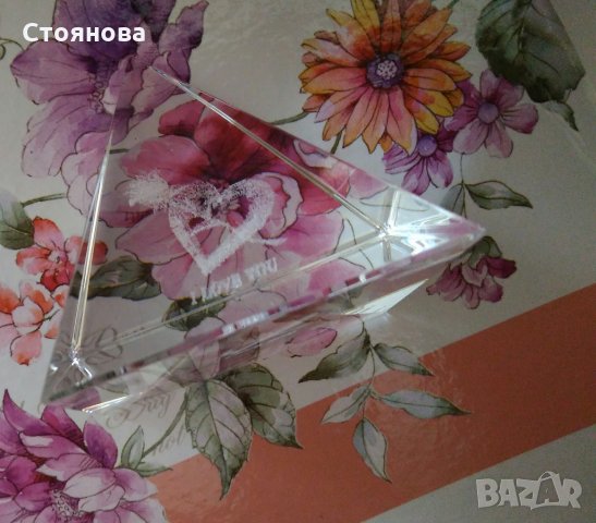 Кристална пирамида "I love you", снимка 7 - Статуетки - 32398130