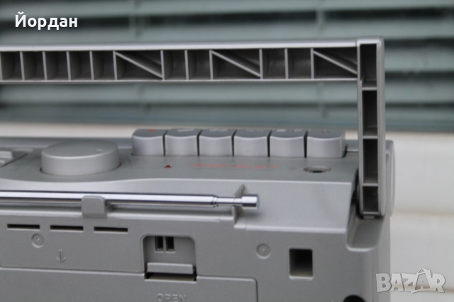 Радио касетофон ''Sony CFM 20L'', снимка 11 - Радиокасетофони, транзистори - 52367439