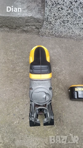 Акумулаторен прободен трион / зеге DeWalt DC330 с две батерии., снимка 5 - Други инструменти - 50464638