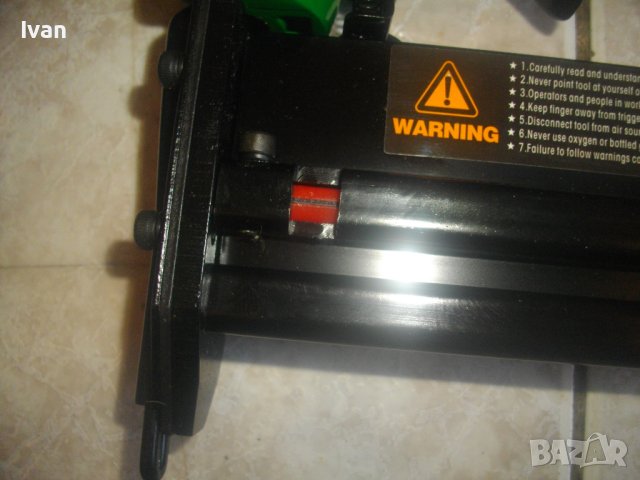 Пневматичен Нов Холандски Комбиниран Такер-Скоби 40мм/Пирони 50мм-Консумативи 1500бр-AIRPRESS-Профи, снимка 17 - Други инструменти - 43582259