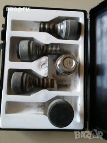 Продавам секретни болтове за джанти за Дъстър, снимка 4 - Гуми и джанти - 28243108