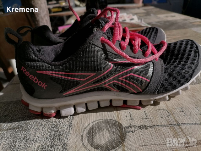 Дамски маратонки Reebok , снимка 2 - Маратонки - 36554078