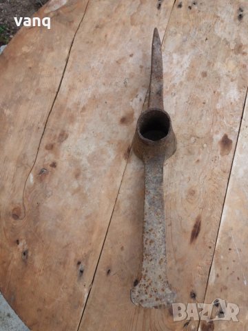 Стара ръчно кована кирка инстромент ковано желязо, снимка 2 - Антикварни и старинни предмети - 32244248