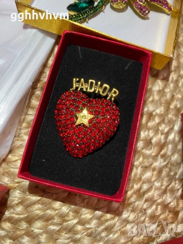 Брошки с кутия, снимка 13 - Други - 53605741