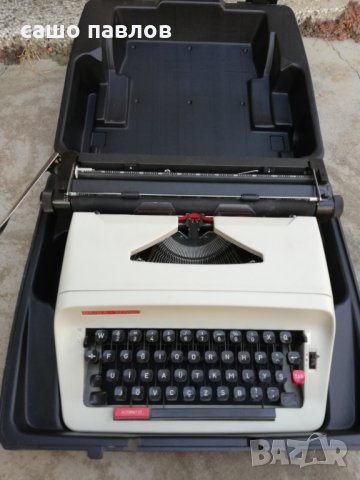 Продавам пишеща машина