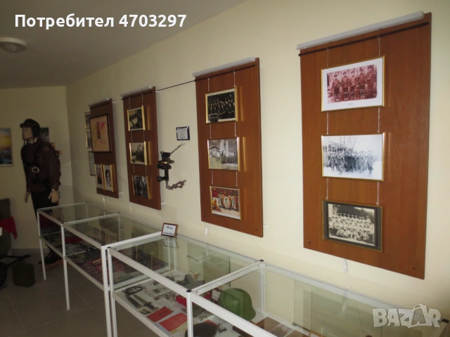 стеклянные стелажи, снимка 2 - Секции и витрини - 53041835