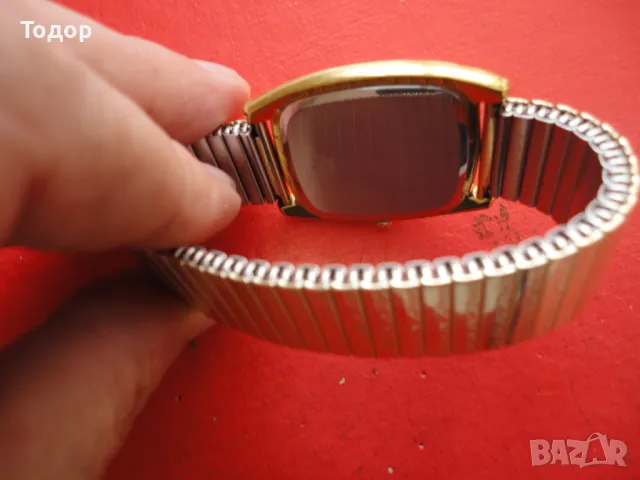 Невероятен позлатен часовник Junghans Quartz, снимка 4 - Мъжки - 47396442