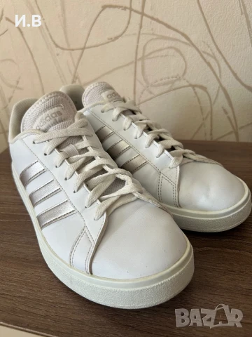 Адидас маратонки в бяло, снимка 5 - Маратонки - 51302782