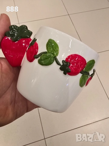 чаши с ягоди 