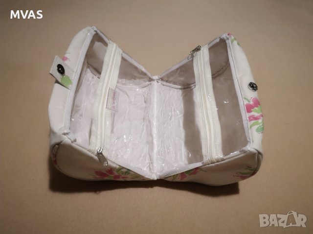 Нов несесер за козметика на AVON бял с цветя, снимка 3 - Други - 37747368