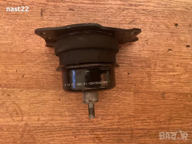 Десен тампон двигател Фолксваген Поло 1.4 ТДИ 80 к.сПоло , снимка 2 - Части - 49789817