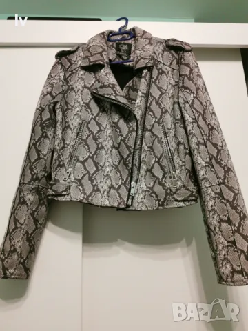 Дамско велурено яке змийски принт