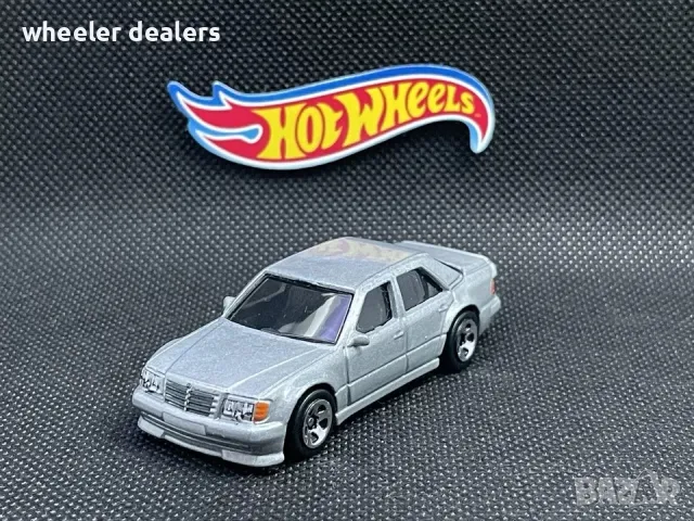 Метална количка Hot Wheels Mercedes-Benz 500E
