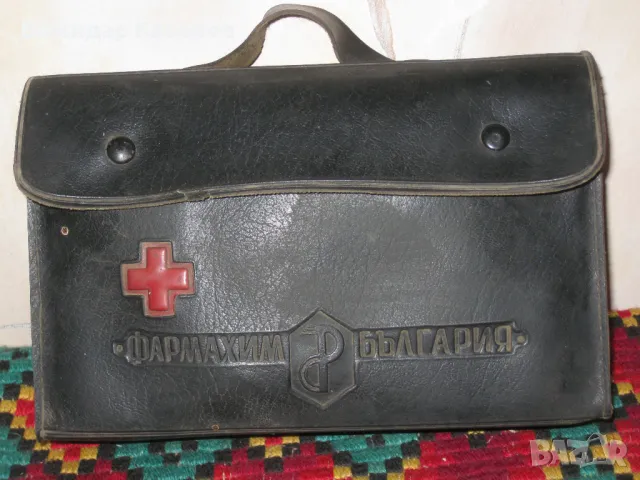 Стари санитарна чанта и аптечки. Цена 55 лева, общо. Пращам по Еконт., снимка 3 - Антикварни и старинни предмети - 49689732