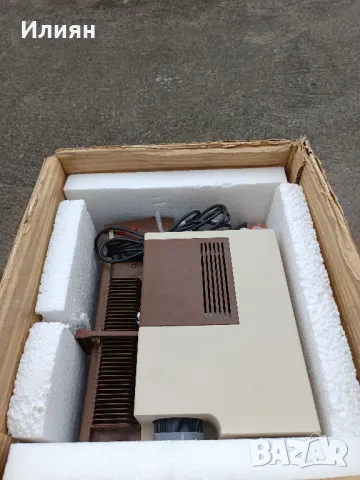 Прожекционен апарат, снимка 2 - Антикварни и старинни предмети - 49175431