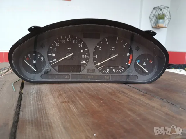 Табло уредно(километраж)за БМВ 318 Бензин 1993