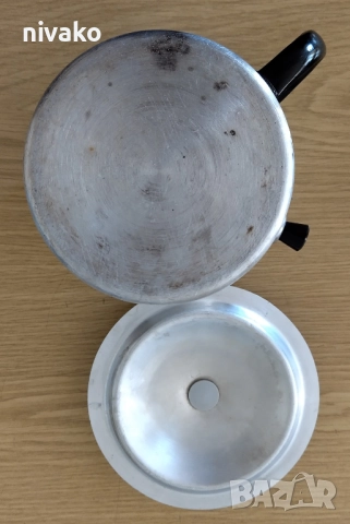 Продавам алуминиева млековарка, 1л, малко ползвана, много запазена, без забележки., снимка 2 - Съдове за готвене - 50143296