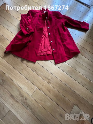 Червена пелерина, снимка 4 - Палта, манта - 36810795