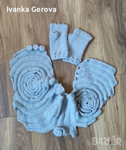 Дамски комплект от шал-яка и ръкавици без пръсти