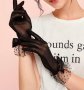 Модерни елегантни еластични ръкавици с тюл в черно, снимка 1