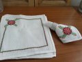 Текстилни салфетки ръчна бродерия , снимка 1 - Покривки за маси - 37347958