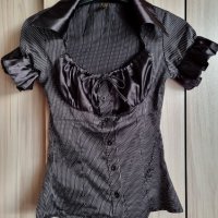 Сатенена елегантна къса дамска риза в черен цвят и на райе черно бяло , снимка 1 - Ризи - 39568480