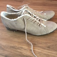 Зимни обувки, снимка 2 - Дамски боти - 43256582