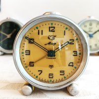 Часовник будилник МИР 3бр. работещи профилактирани, снимка 5 - Антикварни и старинни предмети - 43958770