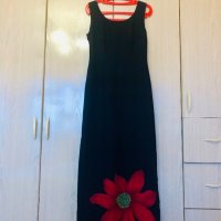  Дълга черна рокля с червено цвете, снимка 2 - Рокли - 27587512