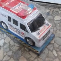 детска играчка линейка, снимка 6 - Коли, камиони, мотори, писти - 44114149