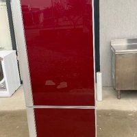 Дизайнерски червен стъклен хладилник Siemens, снимка 3 - Хладилници - 43209589