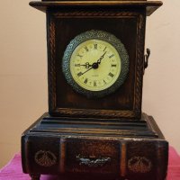 Настолен ретро часовник. , снимка 1 - Антикварни и старинни предмети - 39701739