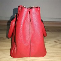 Дамска чанта MANGO, червена, с три разделения, дълга подвижна дръжка, златни ципове, много запазена, снимка 8 - Чанти - 35077096