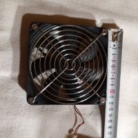 Продавам вентилатор DC BRUSHLESS FAN 12 V 0.18 A с решетка, снимка 1 - Други - 39885173