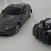 RC количка Aston Martin V8 Vantage, Polistil, 1/24, работеща, снимка 3 - Колекции - 43152232