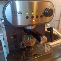Кафемашина Гаджия Кареза с ръкохватка с крема диск, работи отлично и прави хубаво кафе с каймак , снимка 1 - Кафемашини - 40399210