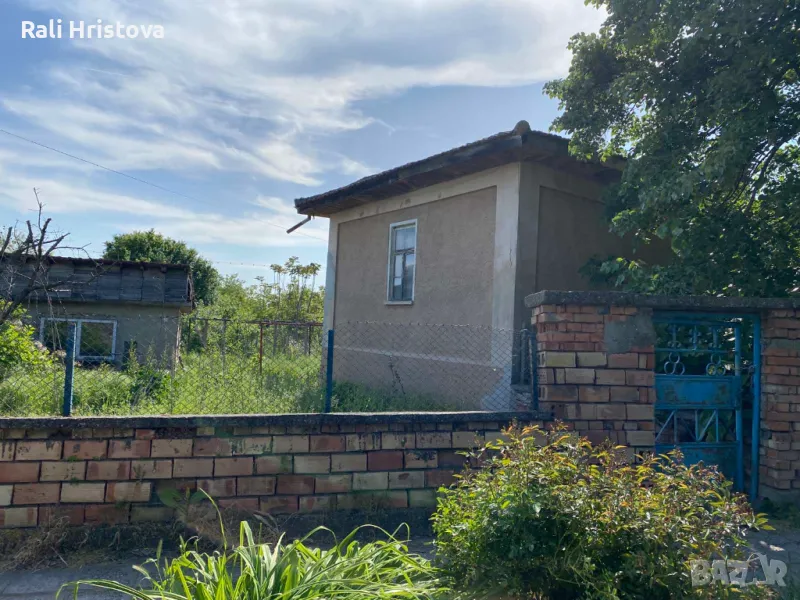 Продавам къща в с. Изгрев, снимка 1