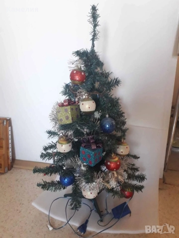 Украсена изкуствена елха за Коледа, снимка 1