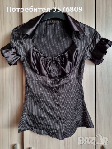 Сатенена елегантна къса дамска риза в черен цвят и на райе черно бяло 