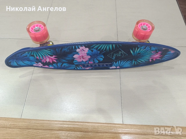 PennyBoard с дръжка и светлини в колелата, 60 x 16,5 x 13 cm, снимка 3 - Скейтборд, ховърборд, уейвборд - 53292616