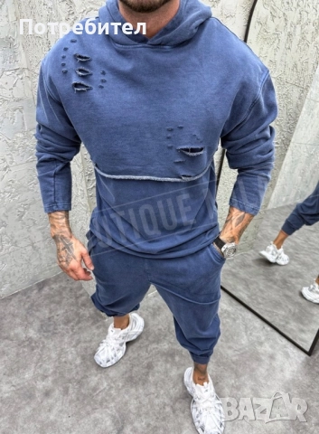 Мъжки спортен син екип със дупки
