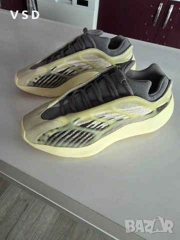 adidas yeezy 700 v3