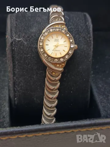 Дамски часовник Q&Q, снимка 2 - Дамски - 49805271