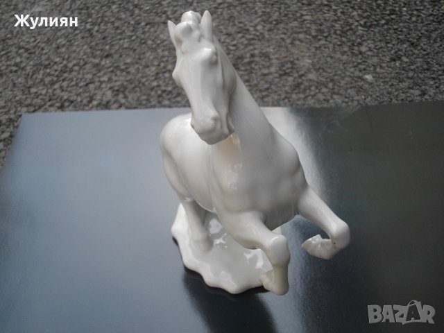 СТАР ПОРЦЕЛАН БЯЛ КОН, снимка 2 - Антикварни и старинни предмети - 39200028