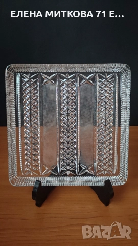 Две квадратни кристални плата ръчна гравюра отлични, снимка 3 - Чинии - 52900555