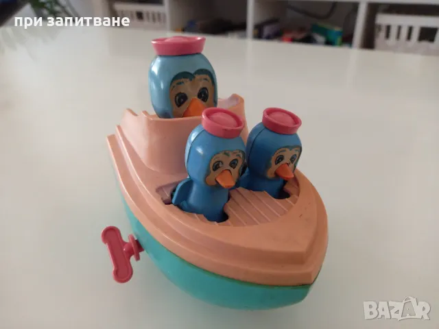 Стара играчка лодка с пингвини и старо камионче, снимка 2 - Колекции - 48086379