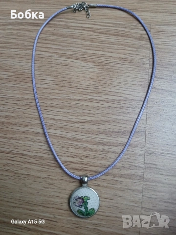 колие ръчно бродирано